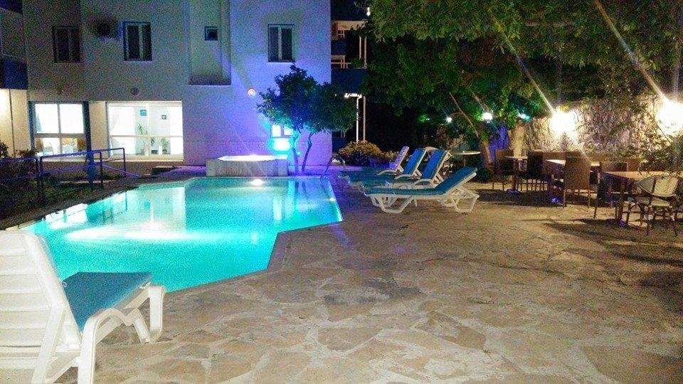 Parla Apart Hotel Çeşme Exteriör bild