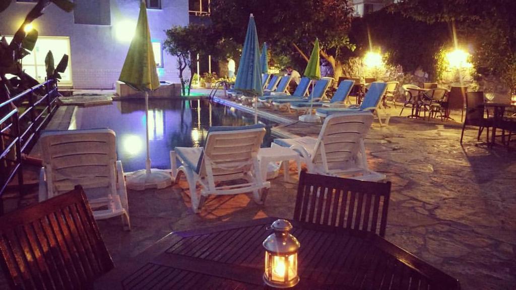 Parla Apart Hotel Çeşme Exteriör bild